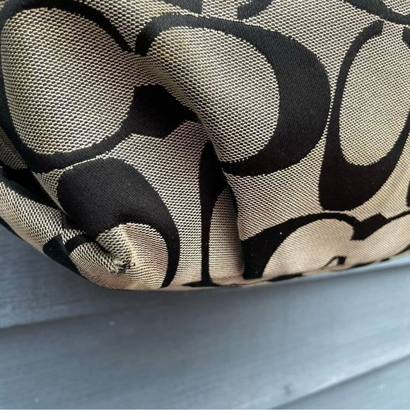 Coach Signature black shoulder purse - Picture 10 of 11